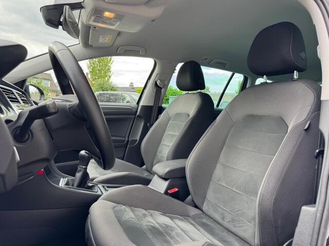 Volkswagen GOLF 1.5 TSI R-line Trekhaak Camera Massage Carplay Mooi uitgevoerd!