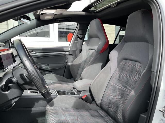 Volkswagen GOLF 2.0 TSI GTI / AUTOMAAT/ 245 PK/ PANO/ CAMERA/ PARK. SENSOREN/ IQ. LIGHT/ VIRTUAL COCKPIT/ STOELVERWARM./ ADAPT. CRUISE/ NAVI/ CLIMA/ 18" LMV
