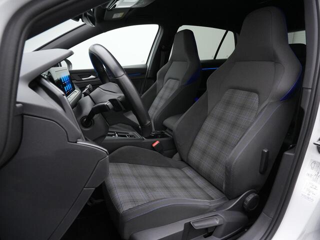 Volkswagen GOLF 1.4 eHybrid 245 pk GTE | IQ Light | Achteruitrijcamera | Navigatie | Keyless Acces |