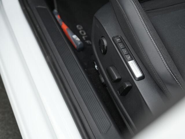 Volkswagen GOLF Variant 1.5 eTSI 115 pk DSG Life Business | Geheugen-/massagestoel | Adaptive Cruise | Stuur-/stoelverwarming