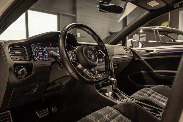 Volkswagen GOLF 1.4 TSI PHEV GTE Virtueel Cockpit | Trekhaak | Apple Carplay