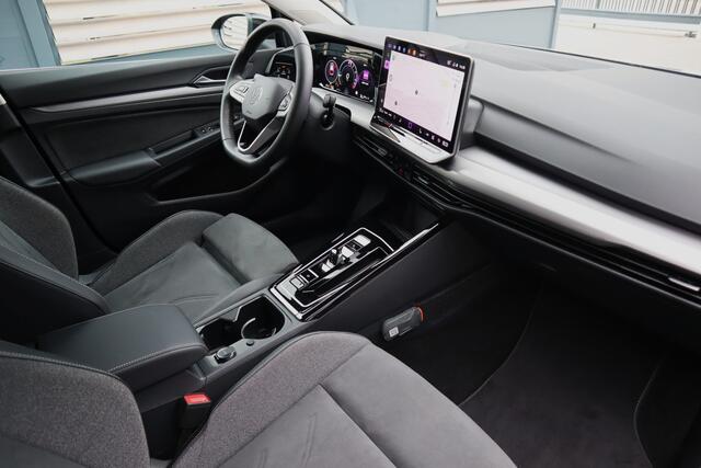 Volkswagen GOLF 1.5 eHybrid Style Edition 266 PK Matrix Koplampen Electrische stoel met masage Uitklapbare trekhaak Etc. Etc.