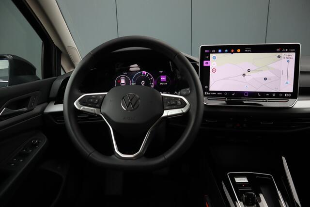 Volkswagen GOLF 1.5 eHybrid Style Edition 266 PK Matrix Koplampen Electrische stoel met masage Uitklapbare trekhaak Etc. Etc.