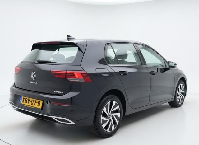 Volkswagen GOLF 1.4 eHybrid 204PK DSG STYLE CAMERA/CARPLAY/SFEERVERL.