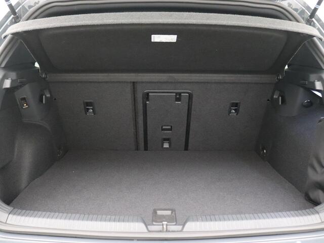 Volkswagen GOLF 1.5 eHybrid GTE 272PK DSG Panoramadak, Trekhaak, Matrix LED-Verlichting, Head-Up Display, Keyless, Side Assist, 18" LM Velgen, 360gr. Camera
