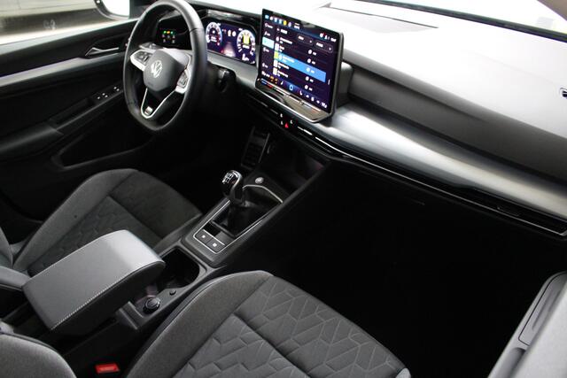 Volkswagen GOLF 1.5 TSI Goal Navigatie | 4-Seizoenen banden | Parkeersensoren | Fabrieksgarantie