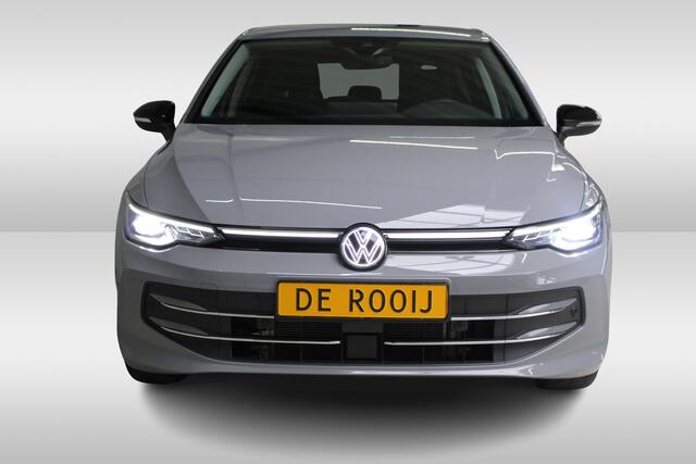 Volkswagen GOLF 1.5 TSI Goal Navigatie | 4-Seizoenen banden | Parkeersensoren | Fabrieksgarantie