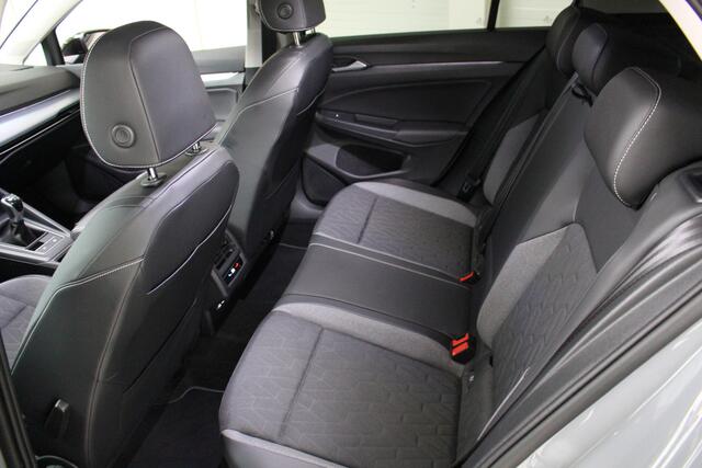 Volkswagen GOLF 1.5 TSI Goal Navigatie | 4-Seizoenen banden | Parkeersensoren | Fabrieksgarantie