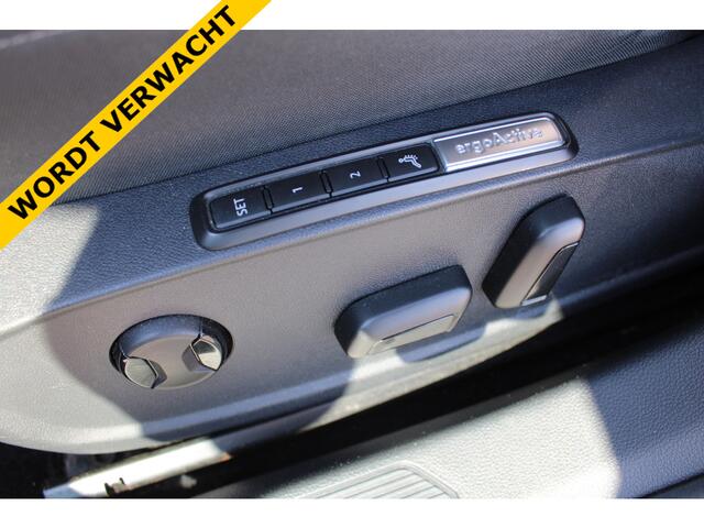 Volkswagen GOLF 1.5 eTSI Style PANORAMADAK MEMORY ACC SFEER CARPLAY