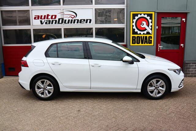 Volkswagen GOLF 1.0 eTSI Life Business O.a: PDC, Camera, Stoel+stuurverw, ACC, Clima, Etc. All-in prijs!