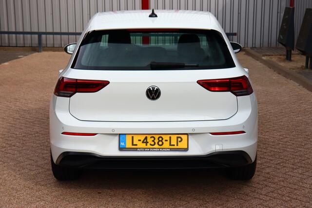 Volkswagen GOLF 1.0 eTSI Life Business O.a: PDC, Camera, Stoel+stuurverw, ACC, Clima, Etc. All-in prijs!