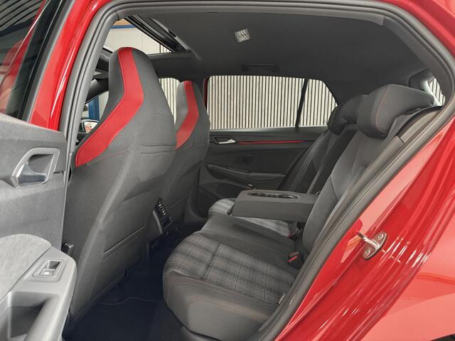 Volkswagen GOLF 8.5 2.0 TSI GTI - FACELIFT - PANORAMADAK - AUTOMAAT - HEAD UP - TREKHAAK - SFEERVERLICHTING - CARBON SPIEGELKAPPEN