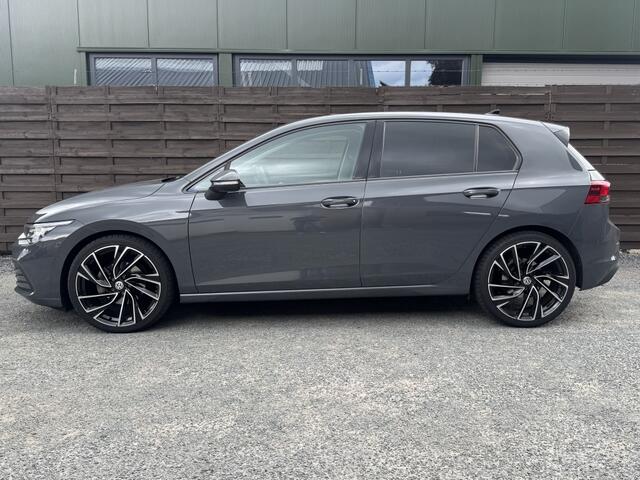 Volkswagen GOLF 1.0 eTSI Life / DISTRIBUTIE VV / 19'' LM / NL-AUTO