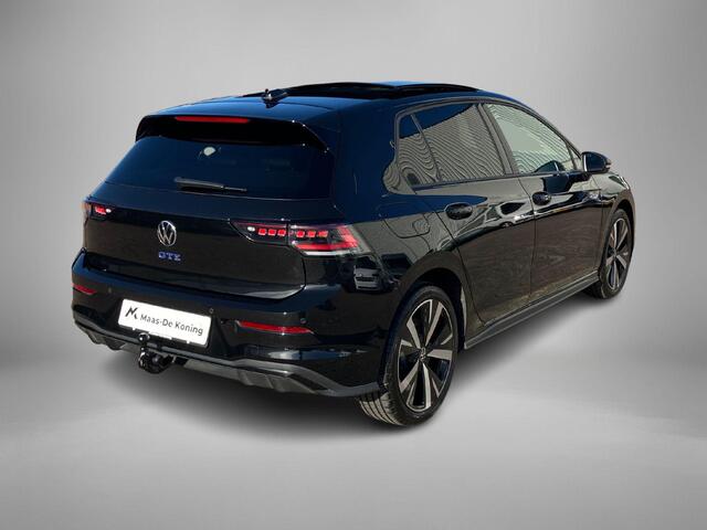 Volkswagen GOLF 1.5eHybrid 200kW/272PK Black Style GTE · Panoramadak · Leder · Trekhaak · Camera · Apple/Android Car Play · Garantie t/m 09-07-2030 of 100000km