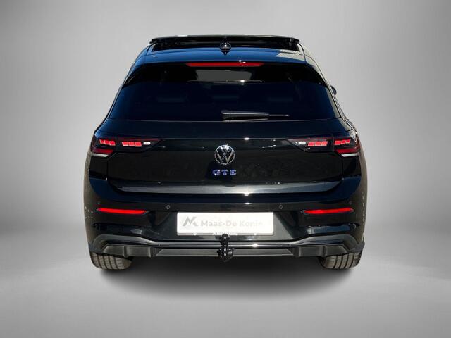 Volkswagen GOLF 1.5eHybrid 200kW/272PK Black Style GTE · Panoramadak · Leder · Trekhaak · Camera · Apple/Android Car Play · Garantie t/m 09-07-2030 of 100000km