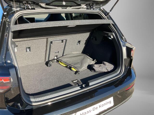 Volkswagen GOLF 1.5eHybrid 200kW/272PK Black Style GTE · Panoramadak · Leder · Trekhaak · Camera · Apple/Android Car Play · Garantie t/m 09-07-2030 of 100000km