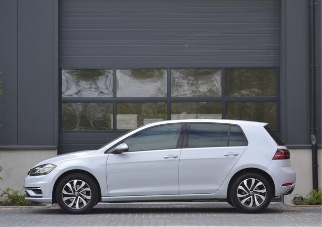 Volkswagen GOLF 1.0 TSI Highline Led | Wegklapbare trekhaak | stoelverwarming