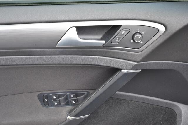 Volkswagen GOLF 1.0 TSI Highline Led | Wegklapbare trekhaak | stoelverwarming