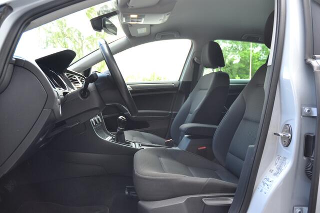 Volkswagen GOLF 1.0 TSI Highline Led | Wegklapbare trekhaak | stoelverwarming