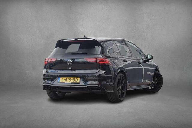 Volkswagen GOLF 1.5 eTSI R-Line Business | Stuur- en Stoelverw. | Sportstoelen Velours | IQ Lights