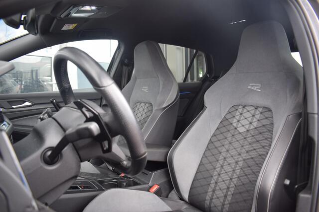 Volkswagen GOLF 1.5 eTSI R-Line Business | Stuur- en Stoelverw. | Sportstoelen Velours | IQ Lights