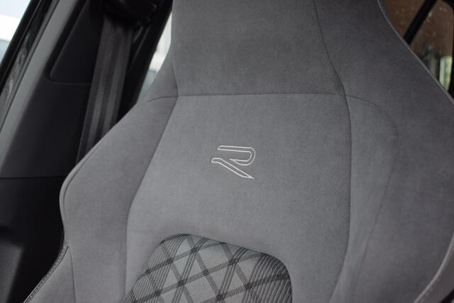 Volkswagen GOLF 1.5 eTSI R-Line Business | Stuur- en Stoelverw. | Sportstoelen Velours | IQ Lights