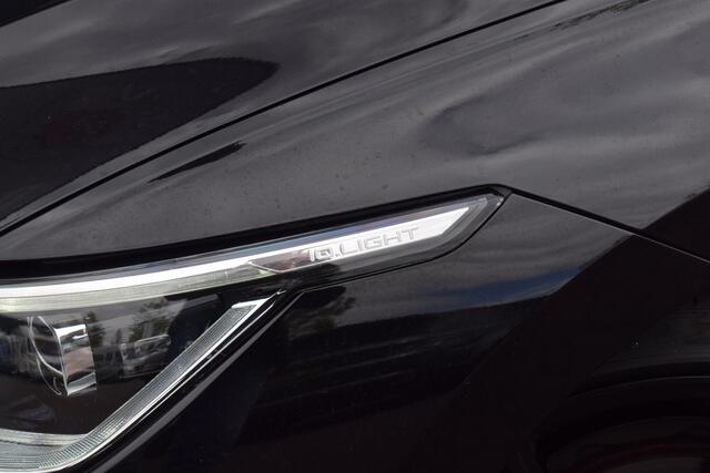 Volkswagen GOLF 1.5 eTSI R-Line Business | Stuur- en Stoelverw. | Sportstoelen Velours | IQ Lights