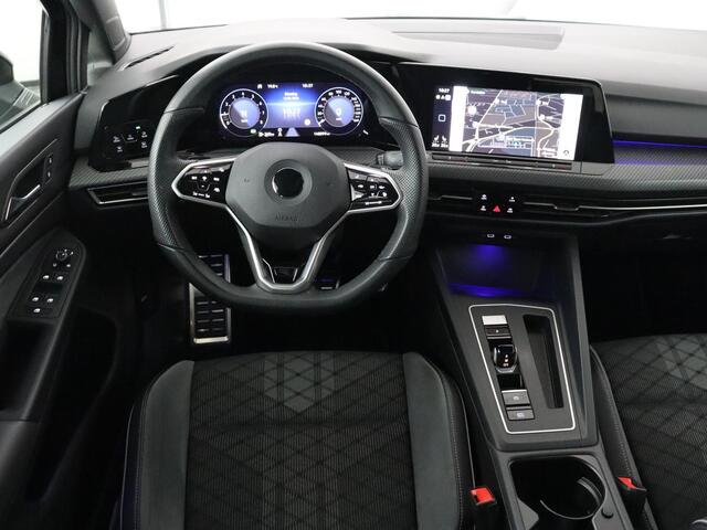 Volkswagen GOLF 1.5 eTSI R-Line | Panoramadak | Stoelverwarming | Matrix LED | Keyless | Sfeerverlichting | Carplay | Adaptive cruise | Navigatie | Side Assist | Park Assist | Stuurverwarming | Sportstoelen