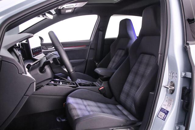 Volkswagen GOLF GTE 1.5 TSI eHybrid 272pk DSG Automaat Panoramadak, Adaptive cruise control, Black style, Navigatie, 360 camera, Stuurwiel verwarmd, LED matrix koplampen