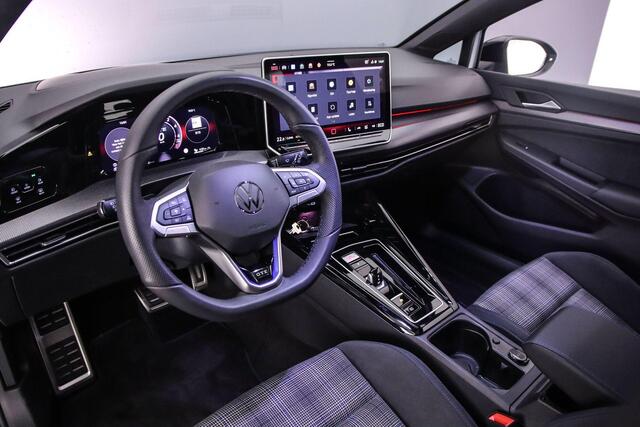 Volkswagen GOLF GTE 1.5 TSI eHybrid 272pk DSG Automaat Panoramadak, Adaptive cruise control, Black style, Navigatie, 360 camera, Stuurwiel verwarmd, LED matrix koplampen