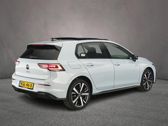 Volkswagen GOLF GTE 1.5 TSI eHybrid 272pk DSG Automaat Panoramadak, Adaptive cruise control, Black style, Navigatie, 360 camera, Stuurwiel verwarmd, LED matrix koplampen