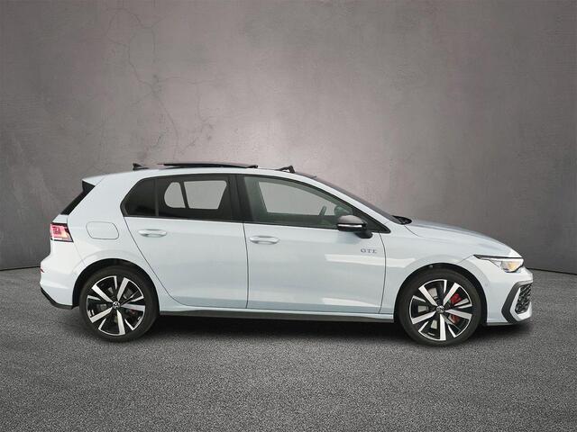 Volkswagen GOLF GTE 1.5 TSI eHybrid 272pk DSG Automaat Panoramadak, Adaptive cruise control, Black style, Navigatie, 360 camera, Stuurwiel verwarmd, LED matrix koplampen