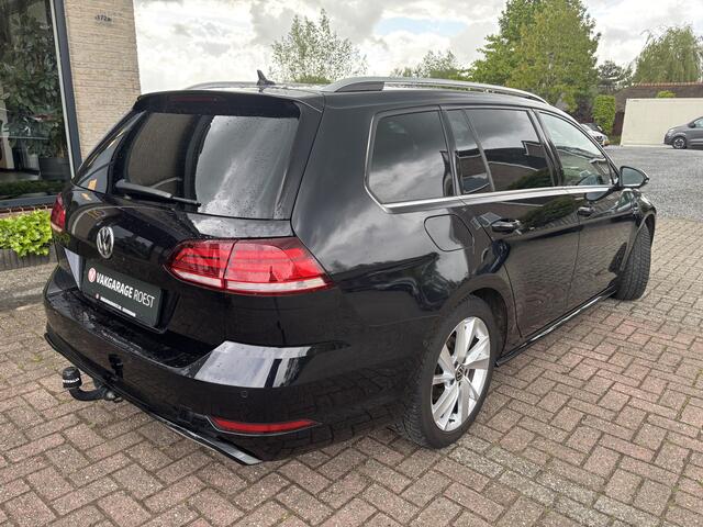 Volkswagen GOLF Variant 1.5 eTSI R-Line Automaat Panoramadak / Trekhaak / Full LED