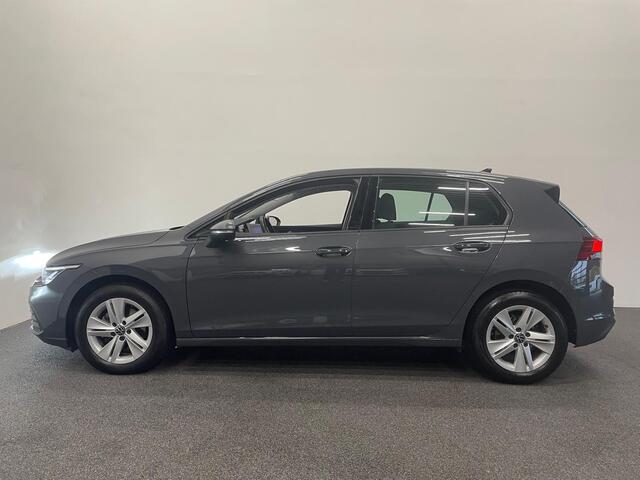 Volkswagen GOLF 1.0 eTSI DSG Life Navigatie Apple Carplay/Android Auto Parkeersensoren Adaptieve Cruise Control Sfeerverlichting Virtual Cockpit Climate Control Lichtmetalen velgen