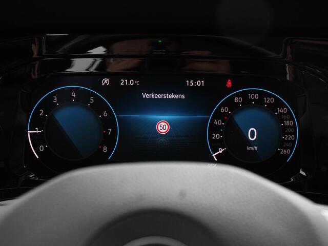 Volkswagen GOLF Variant 1.0 TSI 110pk Life Digitale Cockpit Lichtmetalen Velgen Sfeerverlichting Cruise Control Climate Control Adaptive Parkeer sensoren Navigatie Apple Carplay/Android Auto Bluetooth Keyless start