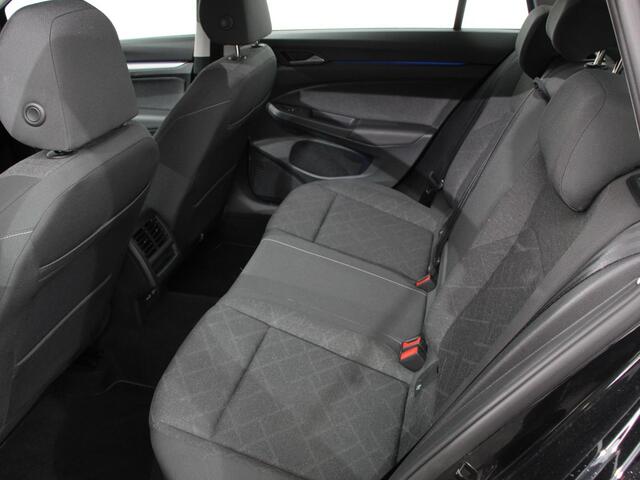 Volkswagen GOLF Variant 1.0 TSI 110pk Life Digitale Cockpit Lichtmetalen Velgen Sfeerverlichting Cruise Control Climate Control Adaptive Parkeer sensoren Navigatie Apple Carplay/Android Auto Bluetooth Keyless start