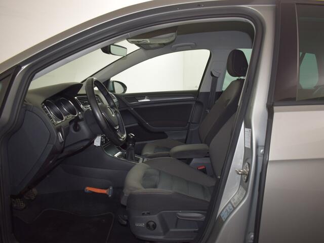 Volkswagen GOLF 1.0 TSI Comfortline Business | CarPlay o Camera o Climate o NAP