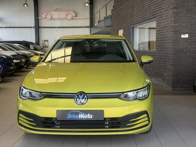 Volkswagen GOLF 8 | Automaat | 1.0 eTSI | Carplay | Adaptive CC | Key-less | Dodehoek-assistent - Noodremsyst assist - Snelh-/afstandsreg- Camera Interesse in een bezichtiging of proefrit, bel of app met 06-24282842 / 06-42130156