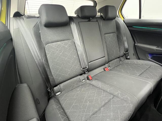 Volkswagen GOLF 8 | Automaat | 1.0 eTSI | Carplay | Adaptive CC | Key-less | Dodehoek-assistent - Noodremsyst assist - Snelh-/afstandsreg- Camera Interesse in een bezichtiging of proefrit, bel of app met 06-24282842 / 06-42130156