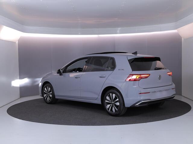 Volkswagen GOLF 1.5 eTSI Life Edition GOAL 116 pk Automaat (DSG) | Verlengde garantie | Navigatie | Panoramadak | Parkeersensoren | Autom. airco (3 zones) | Stoelverwarming |