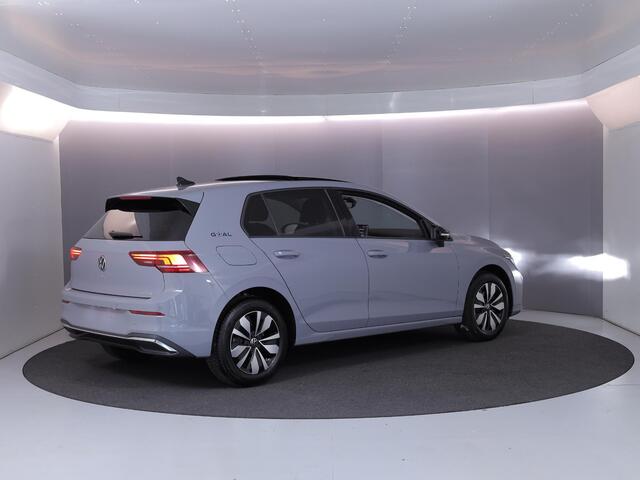 Volkswagen GOLF 1.5 eTSI Life Edition GOAL 116 pk Automaat (DSG) | Verlengde garantie | Navigatie | Panoramadak | Parkeersensoren | Autom. airco (3 zones) | Stoelverwarming |