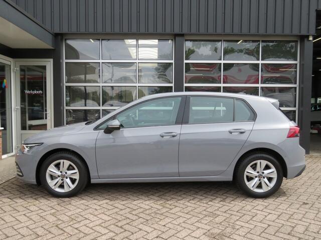 Volkswagen GOLF 1.0 eTsi LIFE BNS DSG-aut. / Stoel + stuurwielverw. / Camera / Carplay / BOVAG garantie
