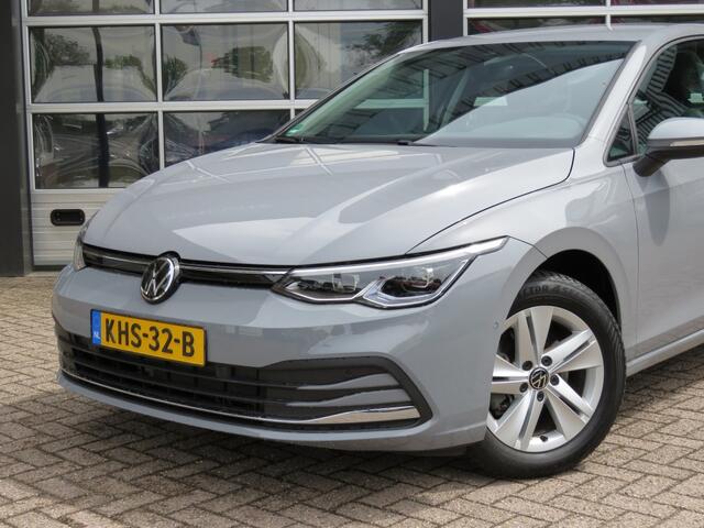 Volkswagen GOLF 1.0 eTsi LIFE BNS DSG-aut. / Stoel + stuurwielverw. / Camera / Carplay / BOVAG garantie