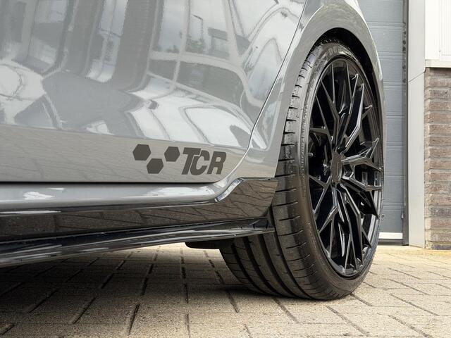 Volkswagen GOLF 2.0 TSI GTI TCR | AKRA | DCC | Camera | Z-PERFORMANCE | R600 | Keyless | Side Assist | CarPlay | ACC