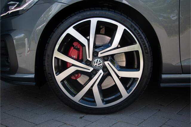 Volkswagen GOLF 2.0 TSI GTI Performance 245PK | Panoramadak | AdaptieveCruiseControl | Alcantara | Keyless | Camera | Virtual Cockpit | Hexagon