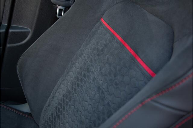 Volkswagen GOLF 2.0 TSI GTI Performance 245PK | Panoramadak | AdaptieveCruiseControl | Alcantara | Keyless | Camera | Virtual Cockpit | Hexagon