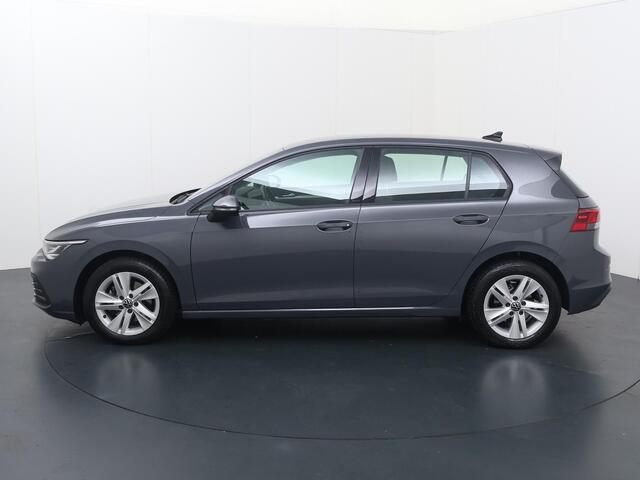 Volkswagen GOLF 1.0 eTSI Life | 110 PK | Automaat | Navigatiesysteem | Adaptive cruise control | Achteruitrijcamera |