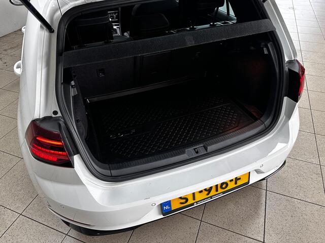 Volkswagen GOLF 1.5 TSI Highline R-Line/ Trekhaak/ 150pk!/ Panorama-Dak/ Virtual Dashb./ Keyless/ Zwarte-Hemel/ Apple + Android/ LED V+A/ 18'' LMV/ DAB+/Dode-Hoek DET./ Stoelverw./ Adaptive Cruise/ PDC V+A/ Extra getint glas.