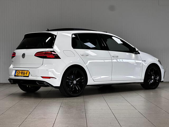 Volkswagen GOLF 1.5 TSI Highline R-Line/ Trekhaak/ 150pk!/ Panorama-Dak/ Virtual Dashb./ Keyless/ Zwarte-Hemel/ Apple + Android/ LED V+A/ 18'' LMV/ DAB+/Dode-Hoek DET./ Stoelverw./ Adaptive Cruise/ PDC V+A/ Extra getint glas.