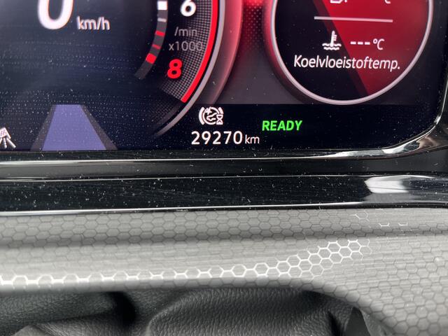 Volkswagen GOLF 1.4 eHybrid GTE / AUTOMAAT/ 245 PK/ PANO/ DCC/ PARK.SENSOR.V+A/ CAMERA/ STUUR+STOELVERWARM./ ACC/ DODEHOEK/ APP-CONNECT/ IQ.LIGHT/ KEYLESS/ DIGITAL DASH/ NAVI/ DAB/ CLIMA/ 18'' LMV